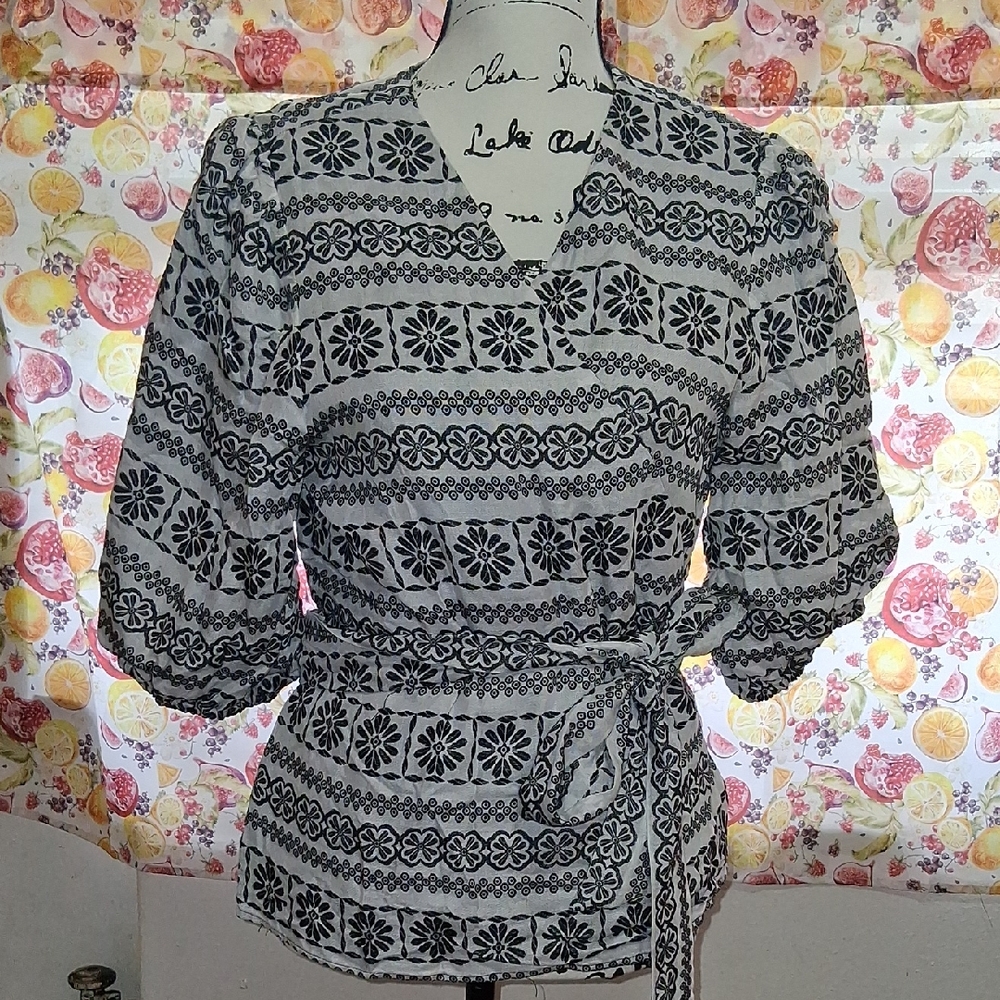 Ann Taylor Black and White Floral Blouse